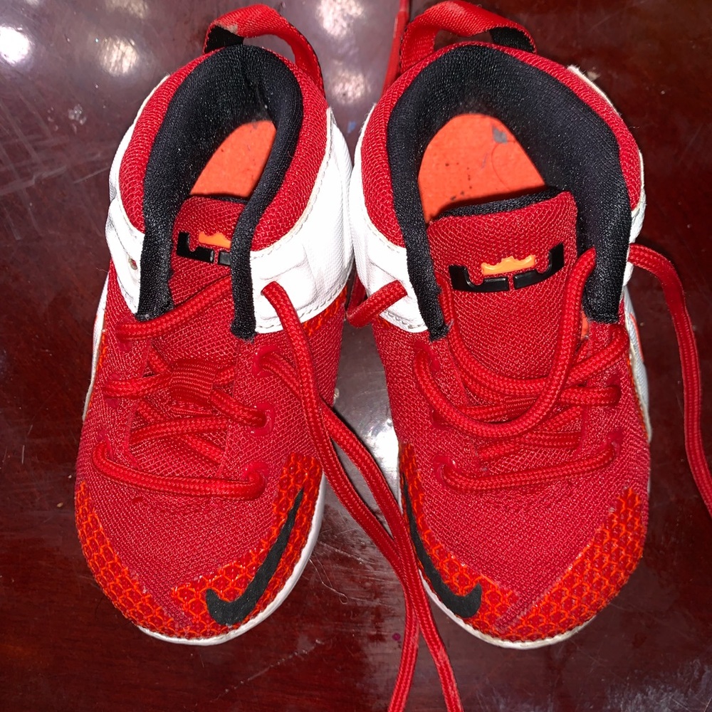 Nike toddler shoes size 6c